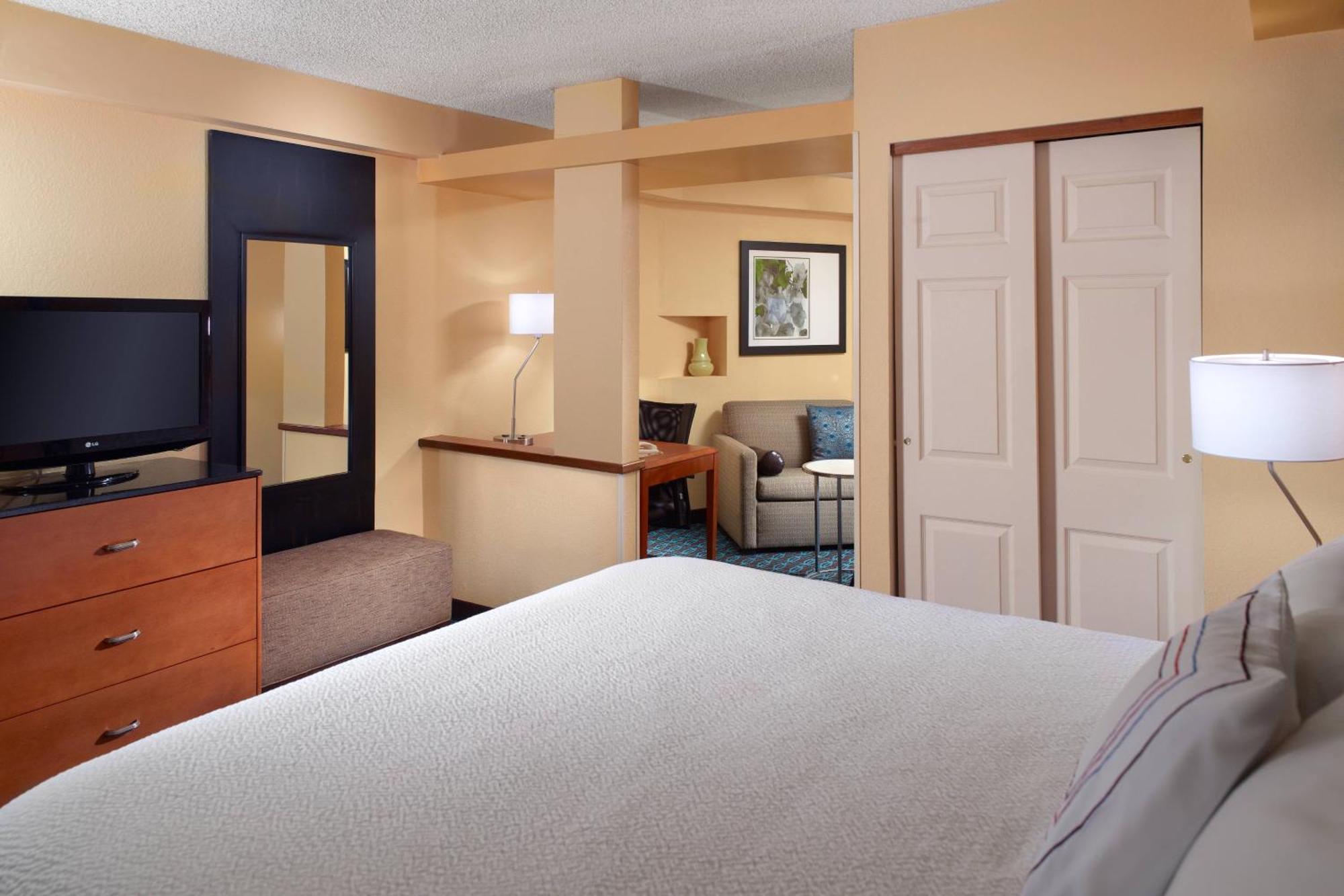Fairfield Inn & Suites Clarksville Exterior photo